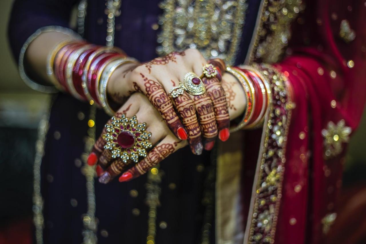 Novotel Chennai Sipcot Экстерьер фото A bride with henna on her hands