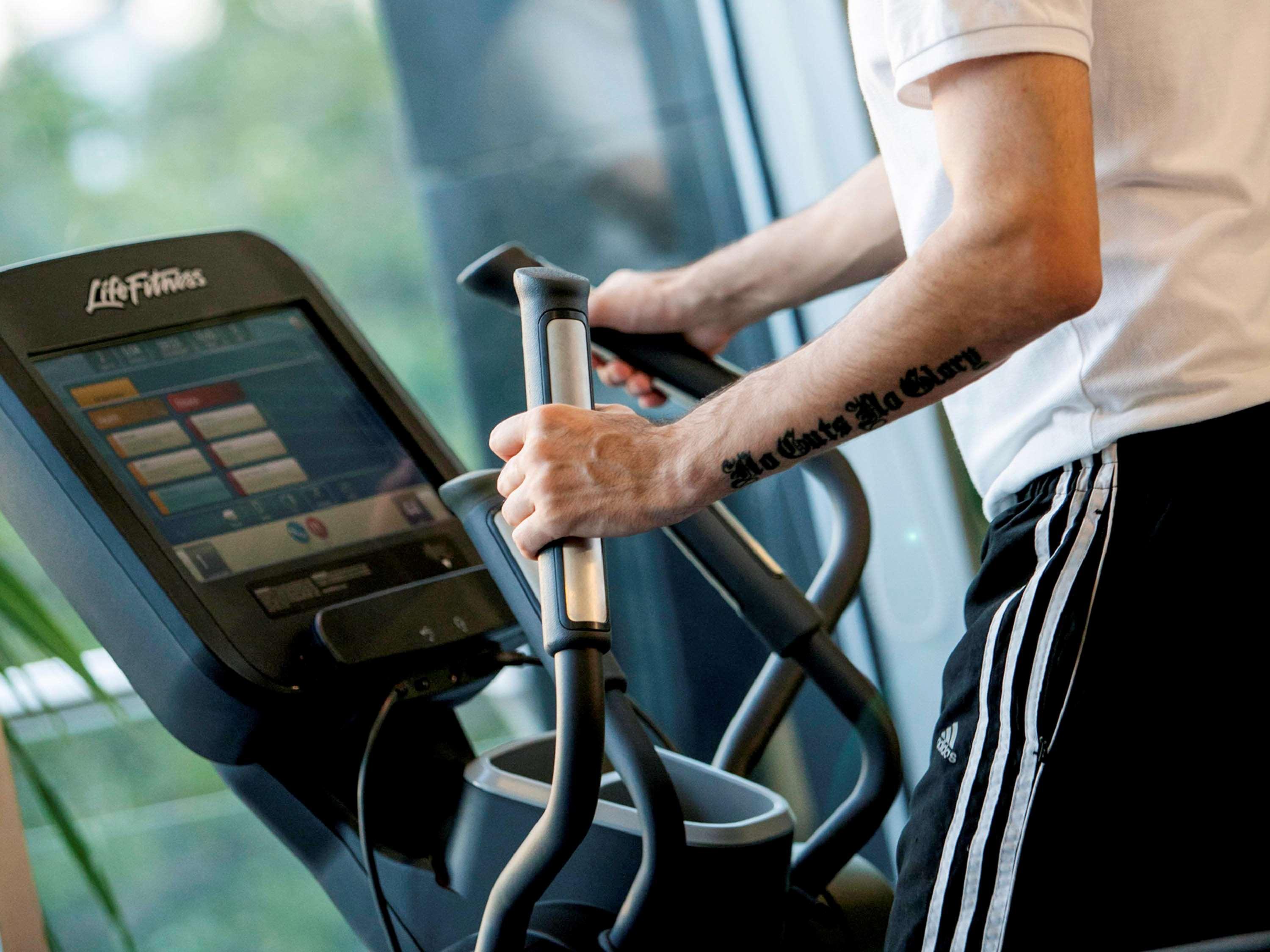 Novotel Chennai Sipcot Экстерьер фото A cross trainer