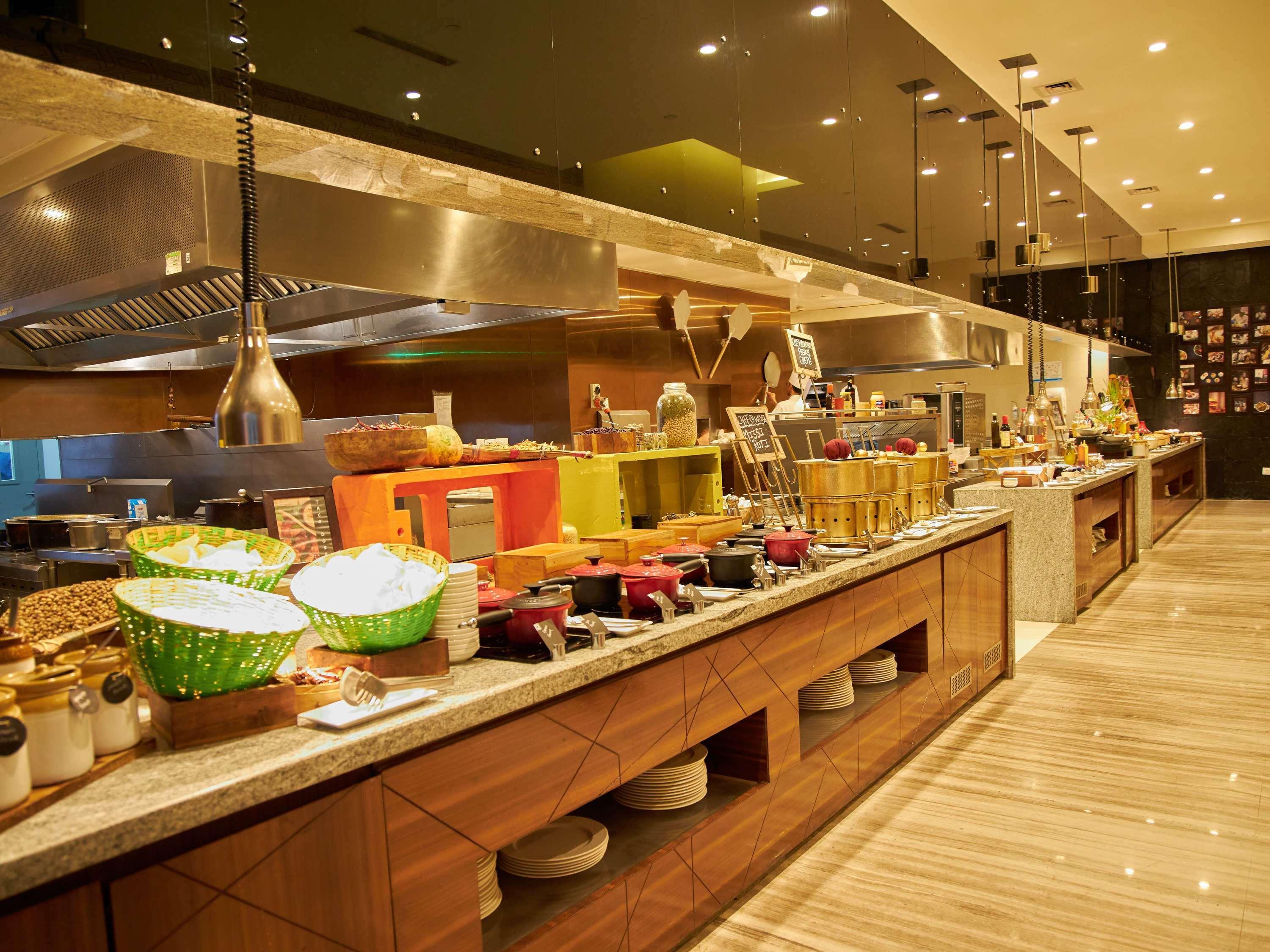 Novotel Chennai Sipcot Экстерьер фото The buffet at the hotel