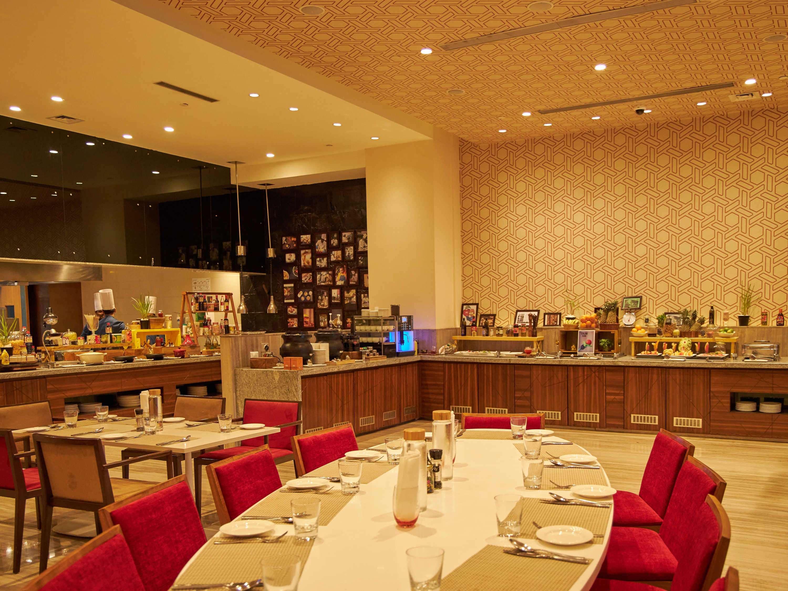 Novotel Chennai Sipcot Экстерьер фото The buffet at the hotel