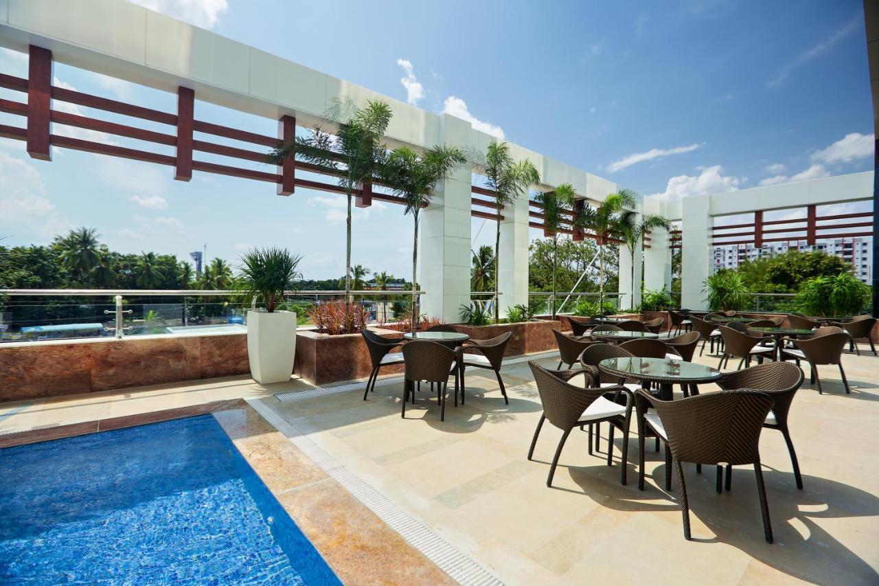 Novotel Chennai Sipcot Экстерьер фото Rooftop pool at the hotel