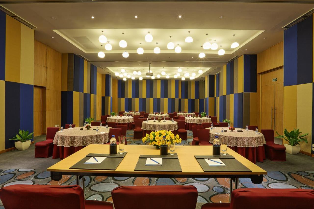 Novotel Chennai Sipcot Экстерьер фото Meeting room