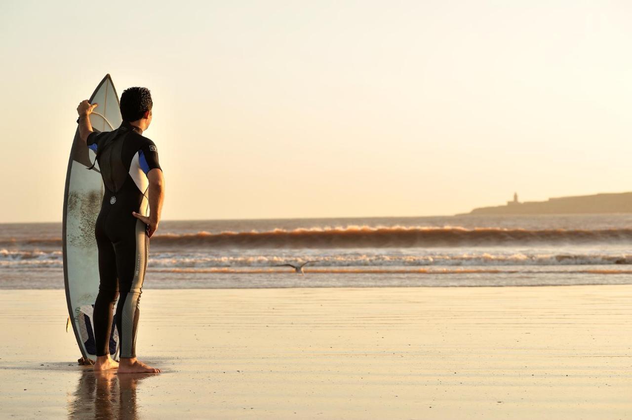 Novotel Chennai Sipcot Экстерьер фото Surfer at the beach